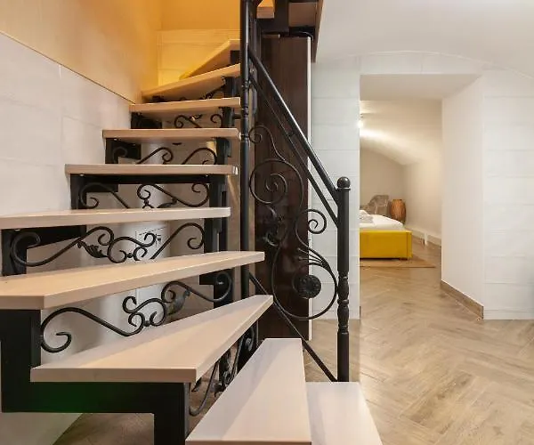 Avangard Saint Teodora Iii * Leópolis