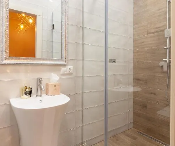 Avangard Saint Teodora Iii Apartamento Leópolis